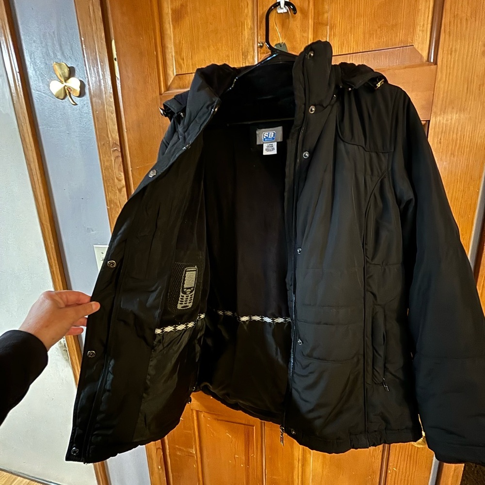 Like New Women’s Black winter jacket. Detachable hood.size large - Picture 6 of 9